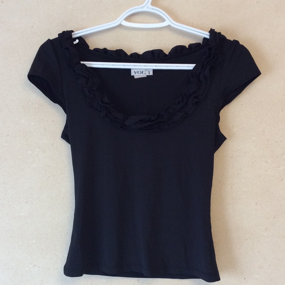 ruffle neck short sleeve top